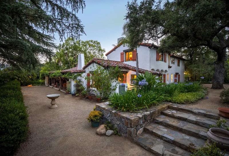 Apartments (24 Units) - Ojai, CA