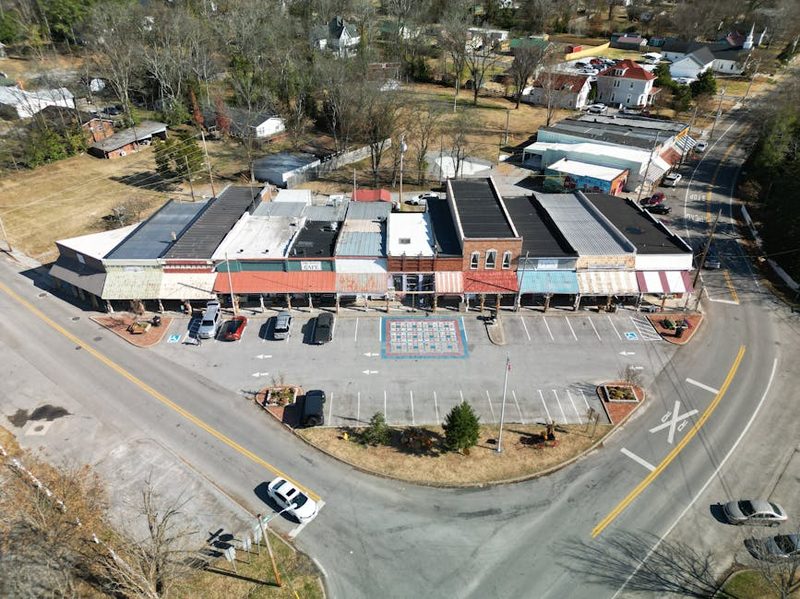 Multi-Tenant Retail (35 Units) - Long Beach, CA